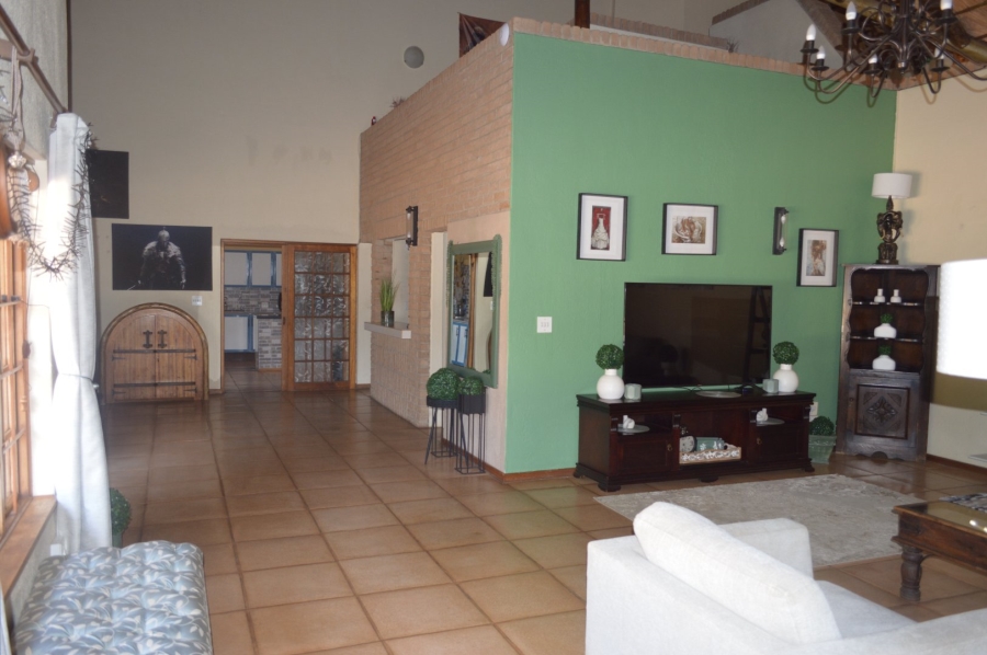 5 Bedroom Property for Sale in Wilkoppies North West